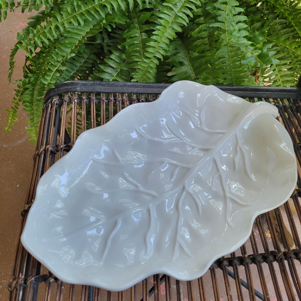 Melamine Beatriz Ball 14" VIDA Lettuce Leaf Tray